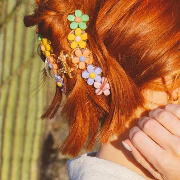 💥BUY 2 GET 1 FREE Pastel blossom claw clip by The Darling Effect, Retail $13.99 - Picture 2 of 11